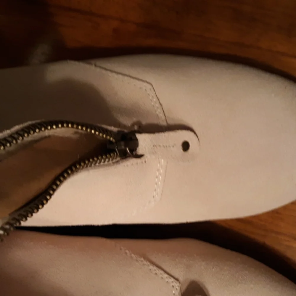 Boots - Picture 3 of 6